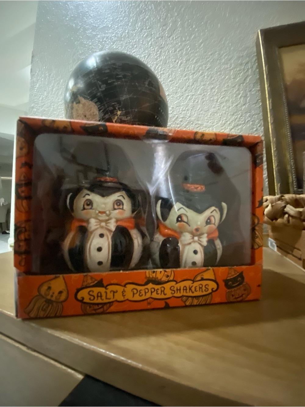 Johanna Parker-vintage style vampire salt and Pepper Shakers